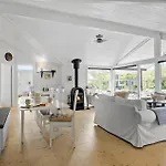 Дом отдыха 6 Bedroom Cozy In