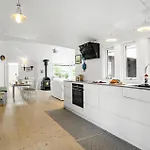 6 Bedroom Cozy In Дом отдыха