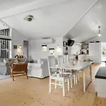 6 Bedroom Cozy In Оттеруп