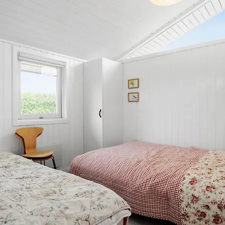 6 Bedroom Cozy In Casa de Férias
