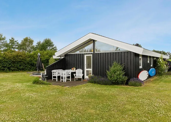 Сasa de vacaciones 6 Bedroom Cozy In Otterup