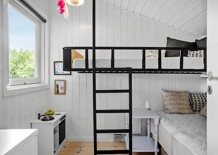 Сasa de vacaciones 6 Bedroom Cozy In Otterup